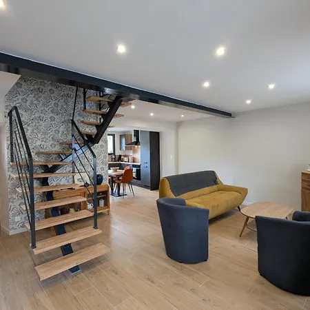 Maison Renovee Avec Terrasse Et Balcon A Polignac - Fr-1-582-539 Saint-Vidal