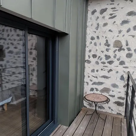 Maison Renovee Avec Terrasse Et Balcon A Polignac - Fr-1-582-539 *